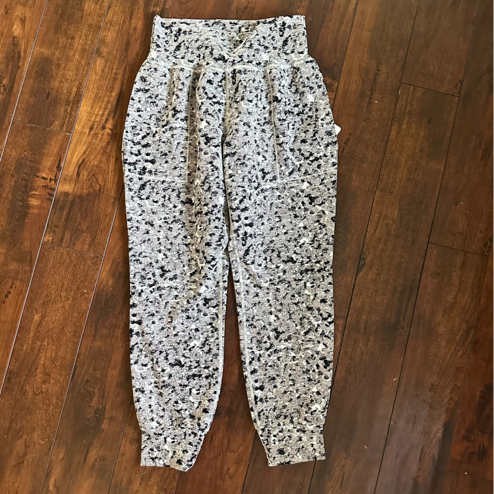 athleta salutation textured jogger small